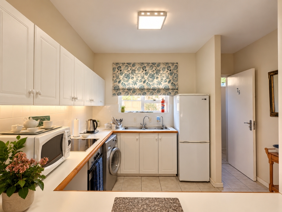 2 Bedroom Property for Sale in Vredehoek Western Cape